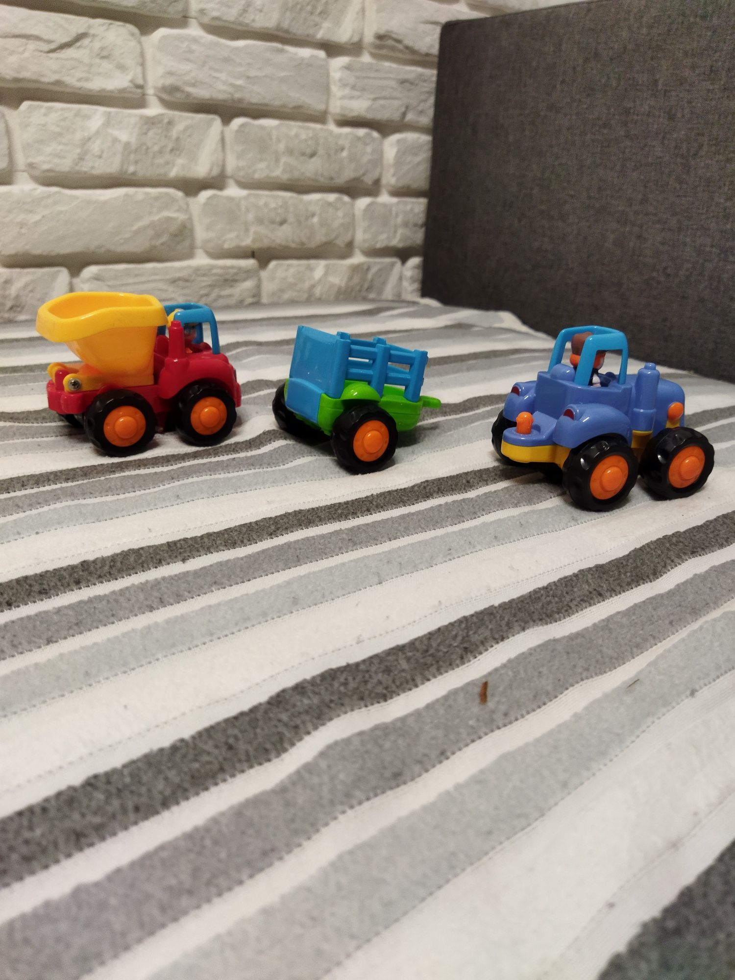 Zabawka wywrotka i traktor