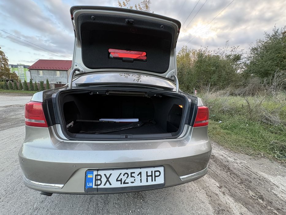 Автомобіль Volkswagen Passat 2013