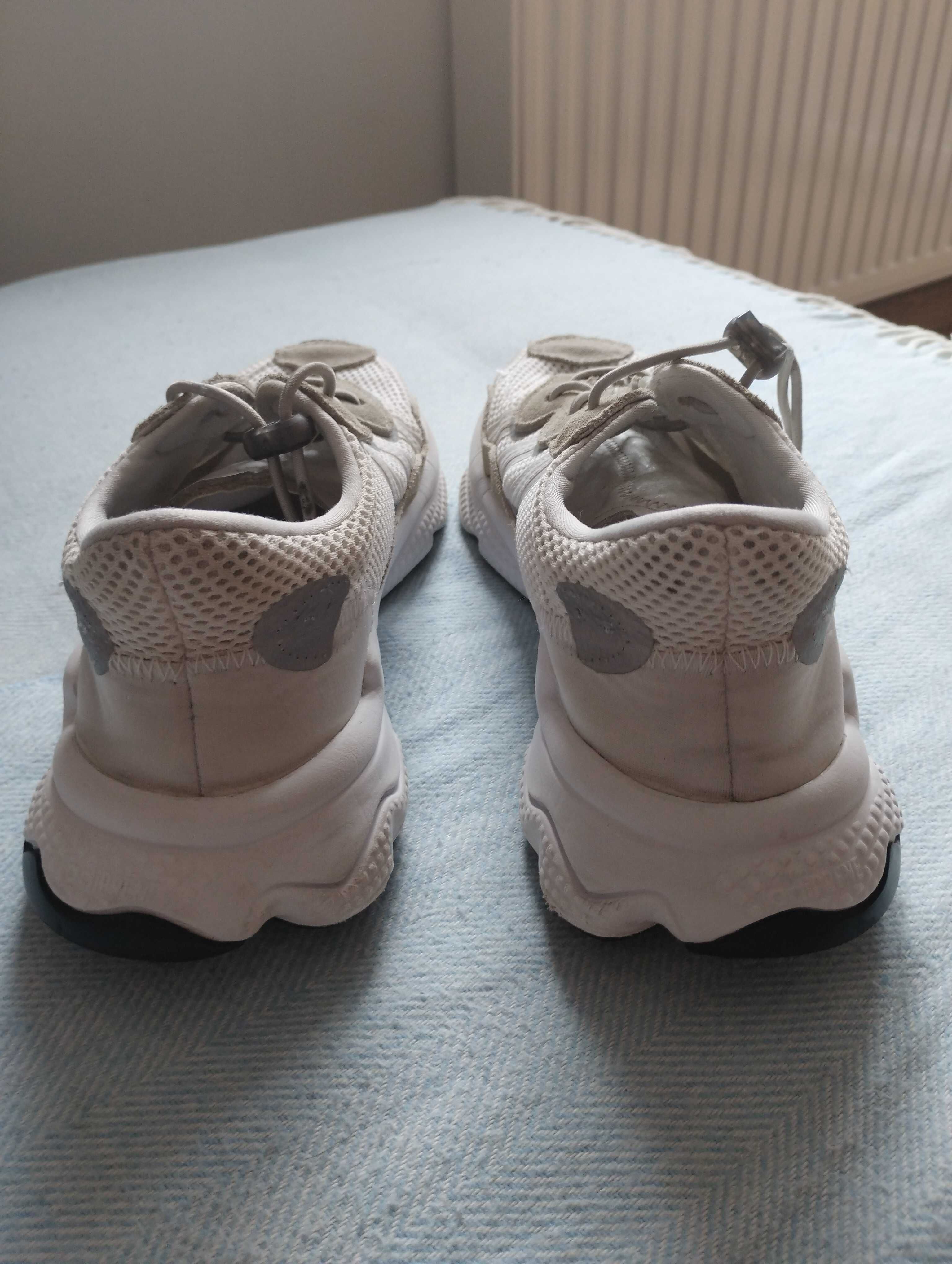 Damskie trampki Adidas, beżowe, materiałowe.