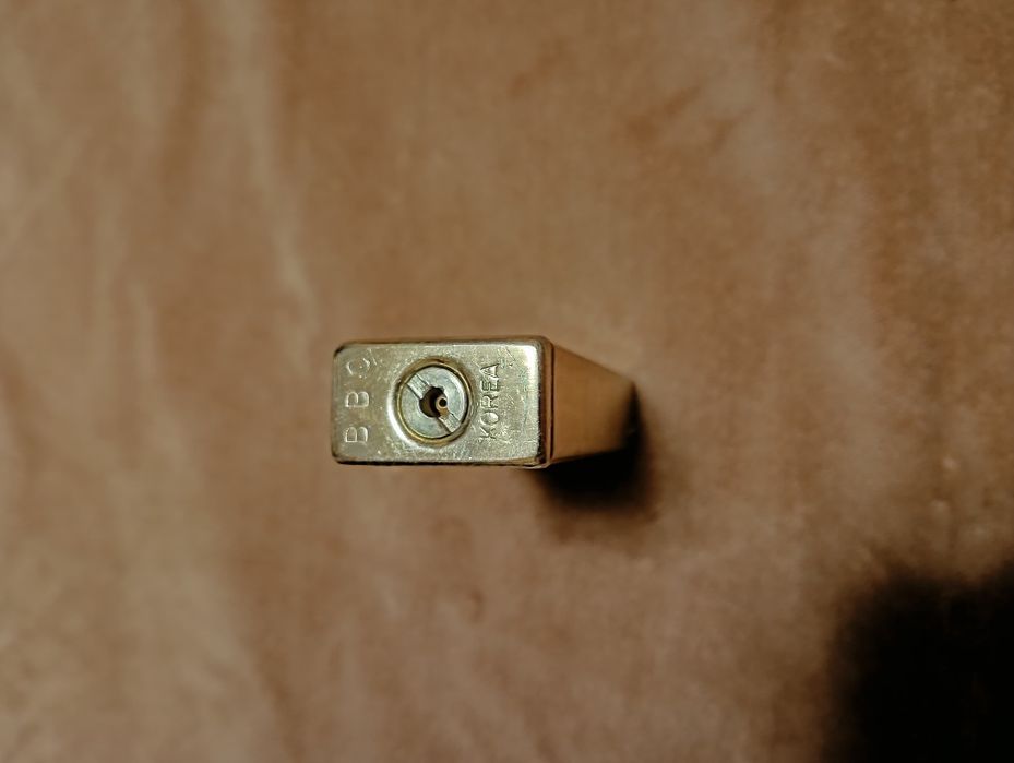 Зажигалка газовая винтажная.