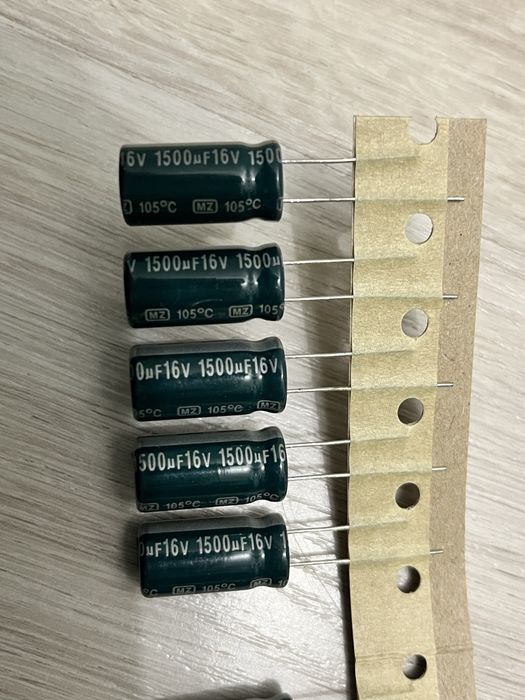 Kondensator elektrolityczny 1500 uF/16V low ESR (100sztuk)