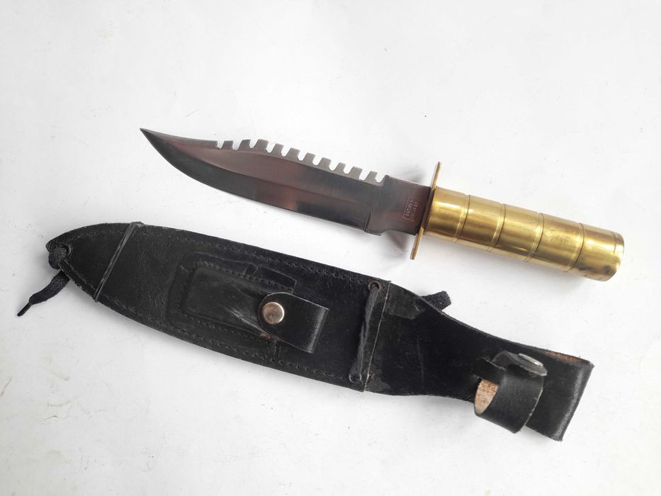 Nóż wojskowy typ Rambo z pochwą