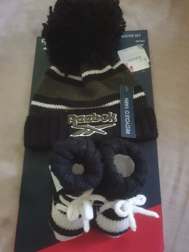Komplet czapka i buty Rebook dla dzieci 0-6 miesięcy