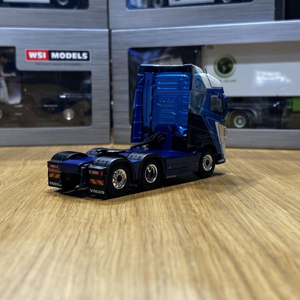 Model 1:50 WSI Volvo FH5 Glob 6x2