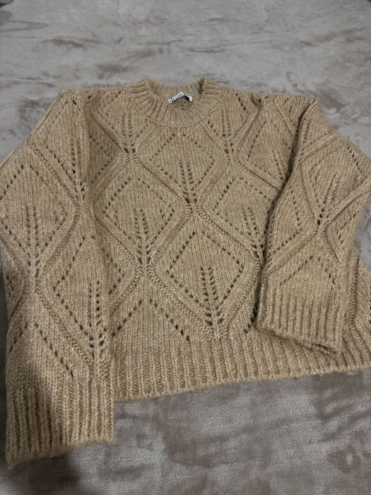 Вʼязаний светрик пшеничного кольору