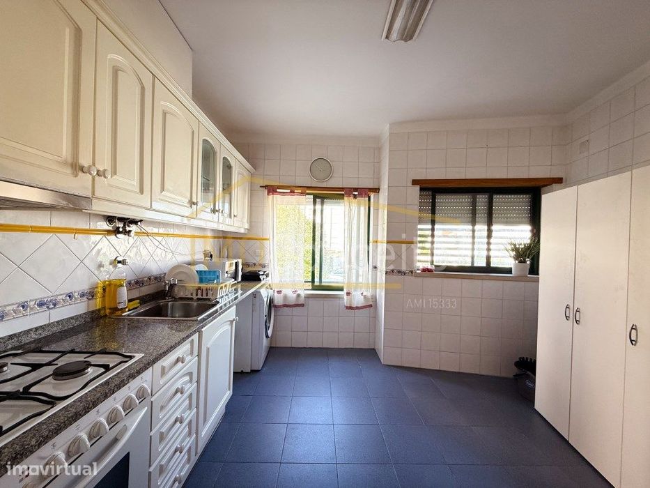 T2 Luminoso com Garagem Box e Arrecadação - Zona Premium de Torres ...