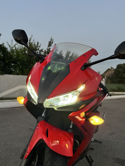 Продам Honda cbr 400r