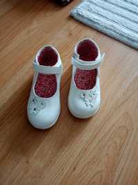 Buty/baleriny lakierowane białe dla dziewczynki r. 25