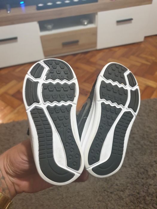 Ténis nike de menina tamanho 23 impecáveis