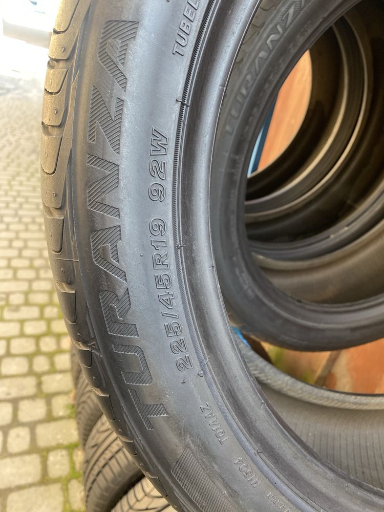 Вживані шини 225/45R19 Bridgestone