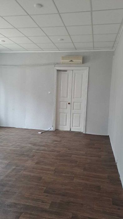 Сдам 50м фасадное 1йЭт под салон цех склад м.Захисників України швейн