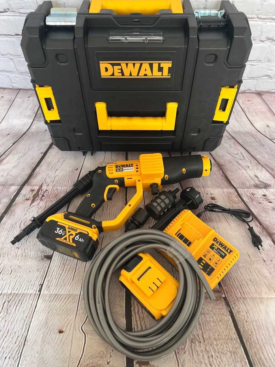 Мойка Акумуляторна DeWalt DCPW550B мийка ручна 2 акумулятора 36 Вт 6 а