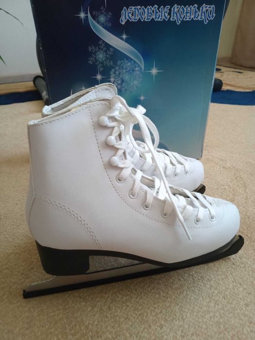 Ковзани жіночі  розмір 37/38 НОВІ, Коньки. В упаковці.