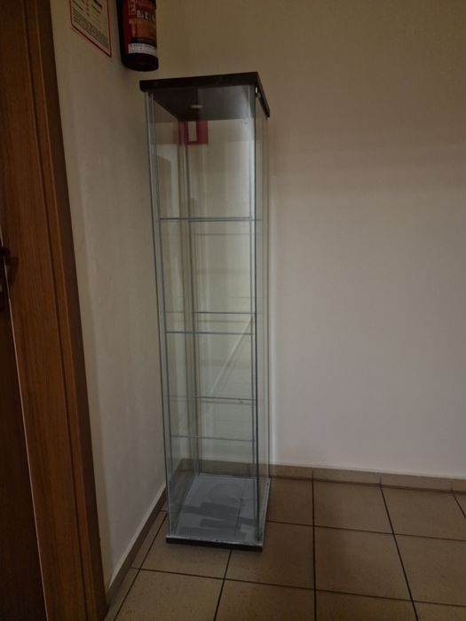 Szklana szafka używana