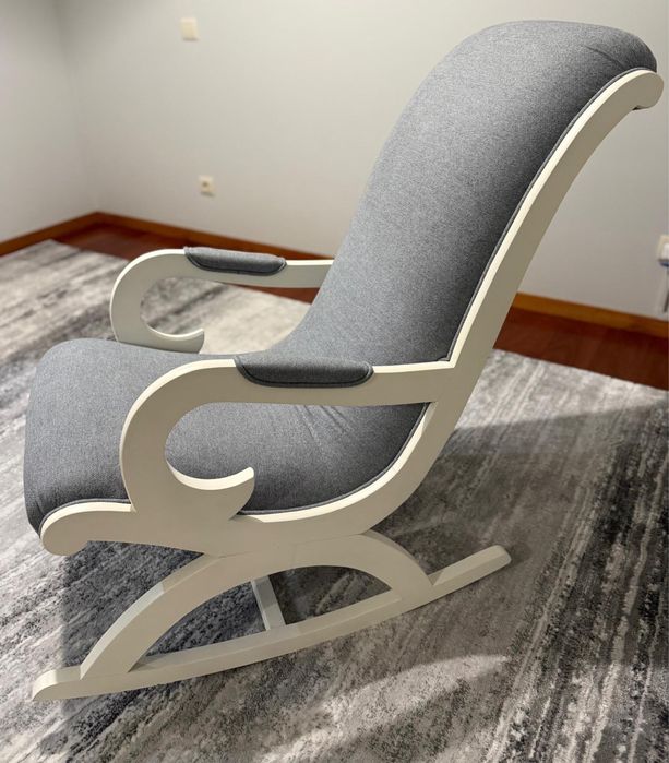 Cadeirao em tons cinza