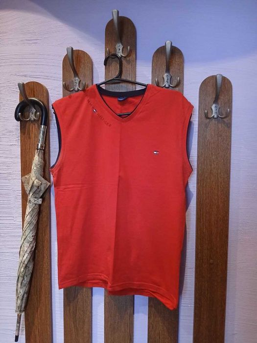 Безрукавка чоловіча червоного кольору