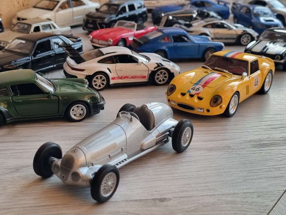 Іграшкові модельки авто (1:32 - 1:42). BMW, Volvo, Mercedes, Audi тощо