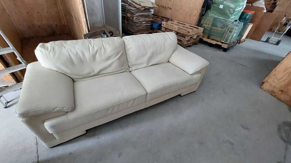 Sofa 3 lugares     vende-se bom preço