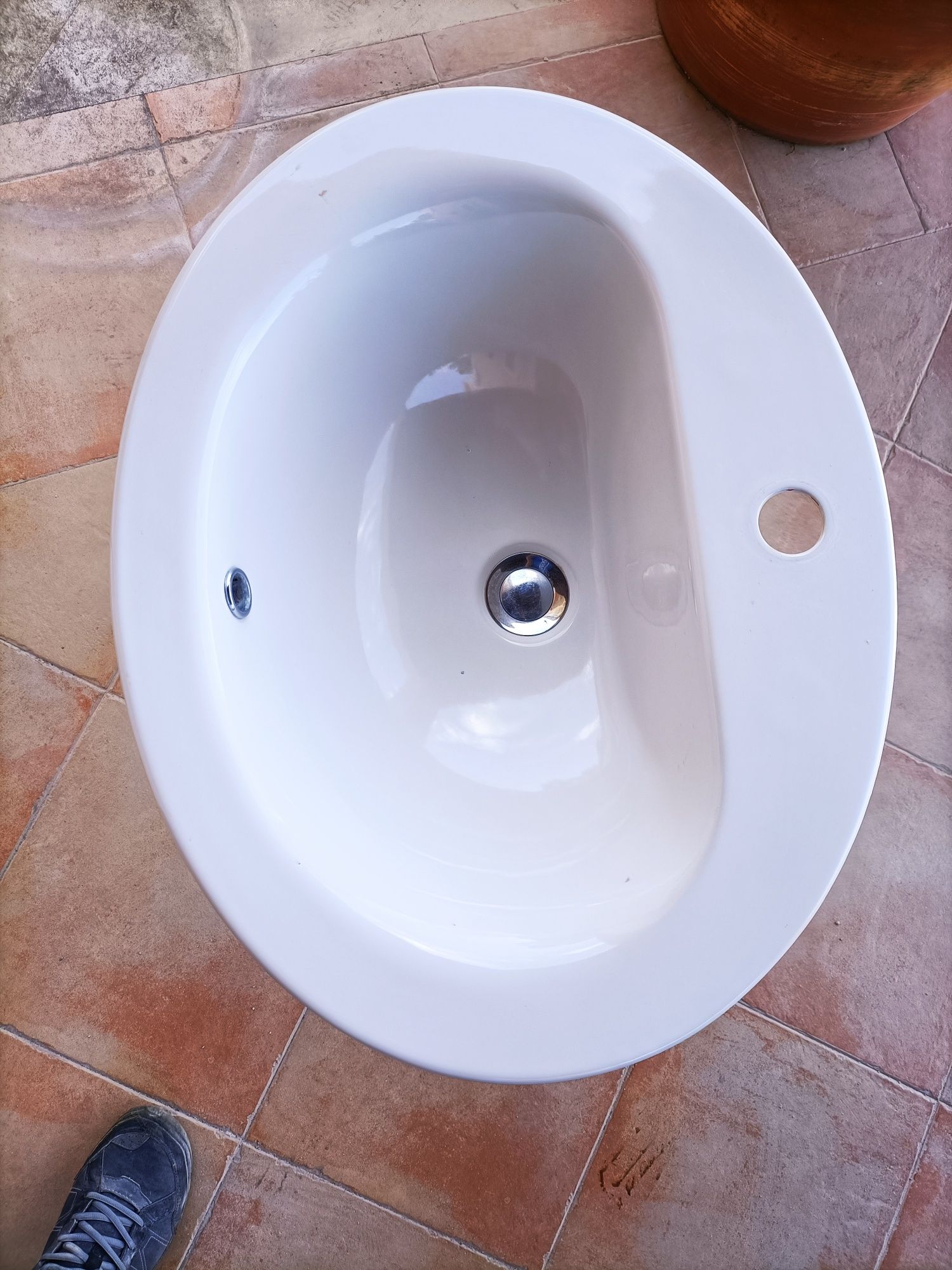 Lavatório usado com válvula