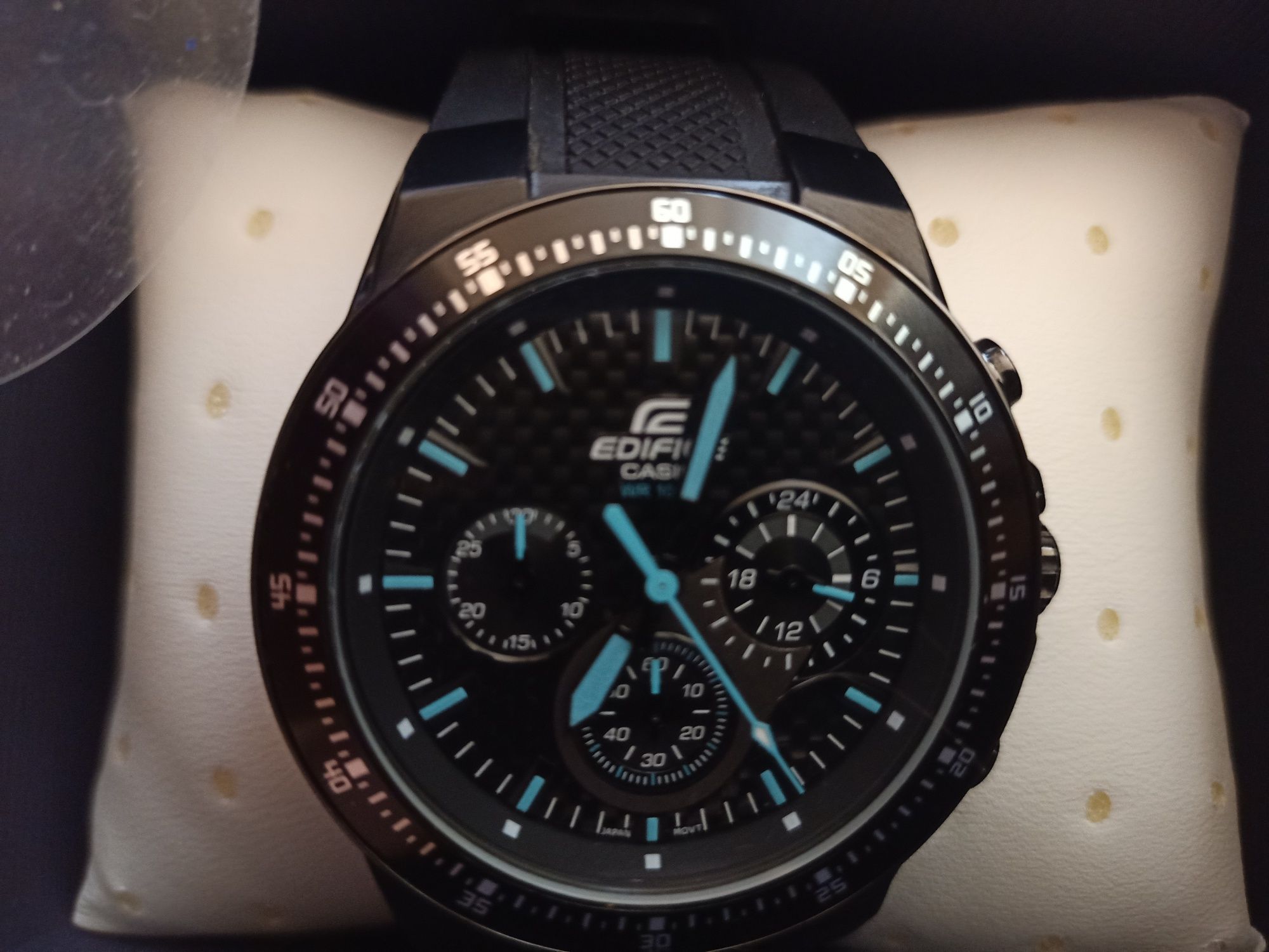 Casualowy zegarek kwarcowy Casio Edifice EF-552PB-1A2