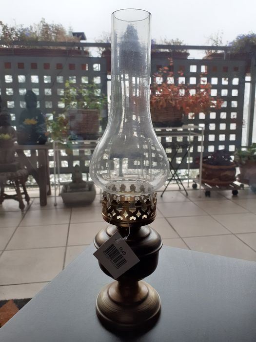 Dekoracyjny lampion na tealighty stylizowany na lampę naftową