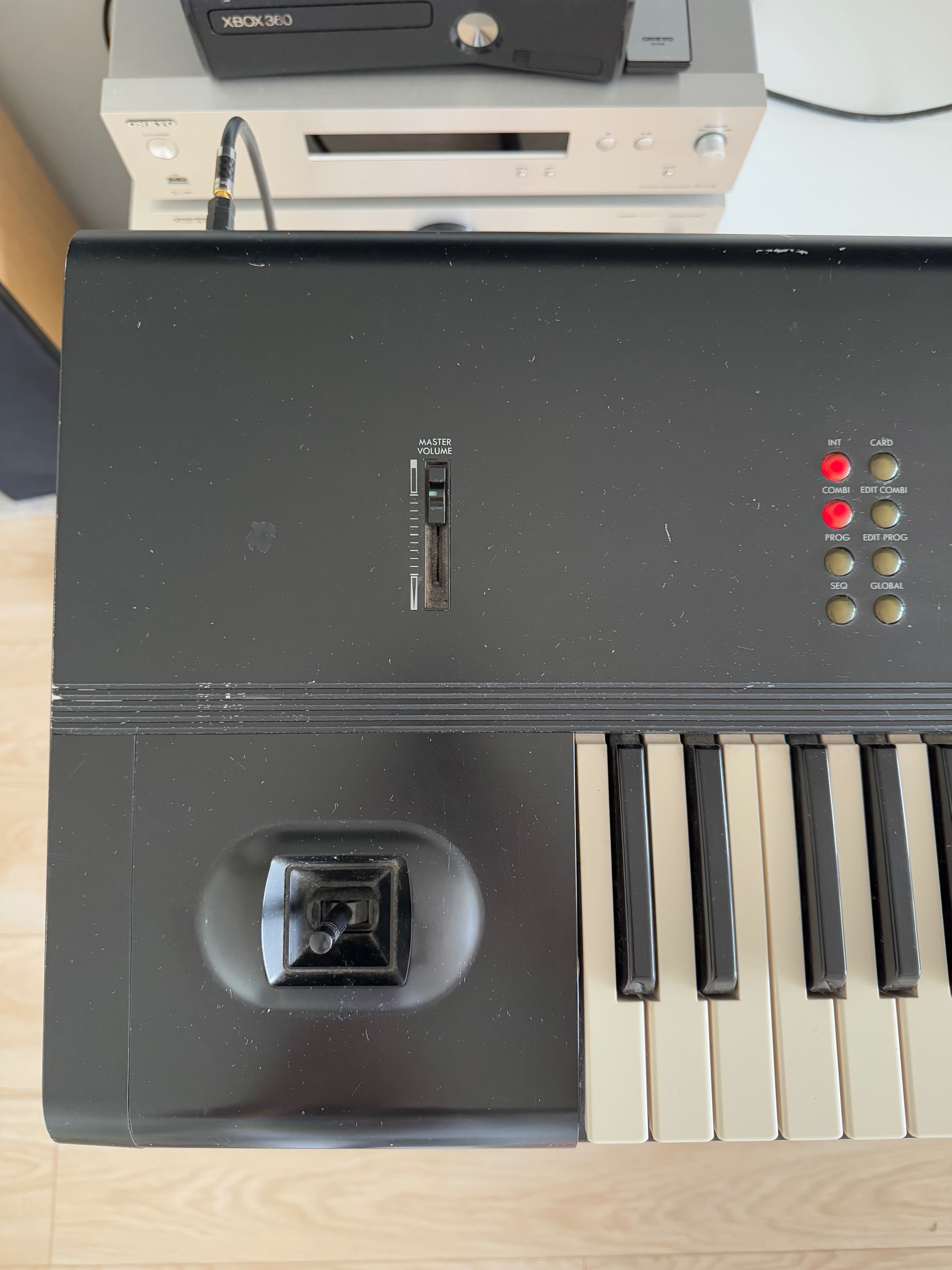 Keybord instrument Korg M1