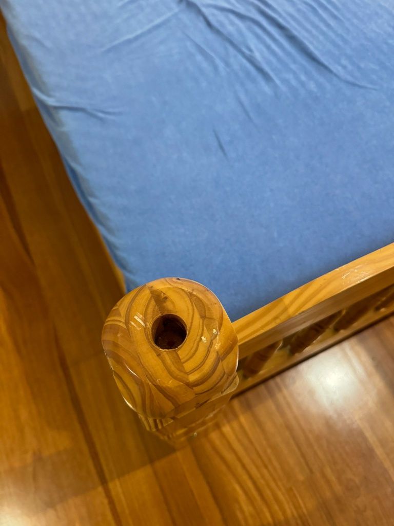 0: Cama individual pinho maciço (ótimo estado)