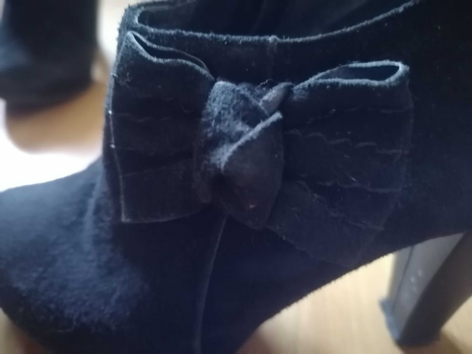 Sapato preto de salto