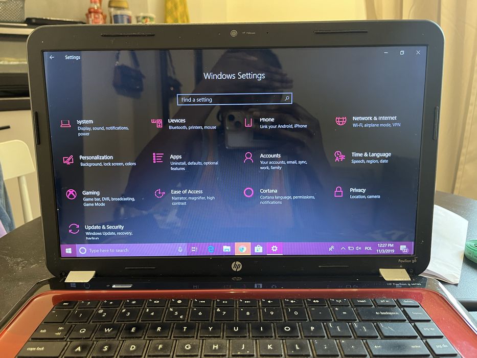 Czerwono-czarny laptop HP Pavilion G6 G z systemem Windows 10 Pro