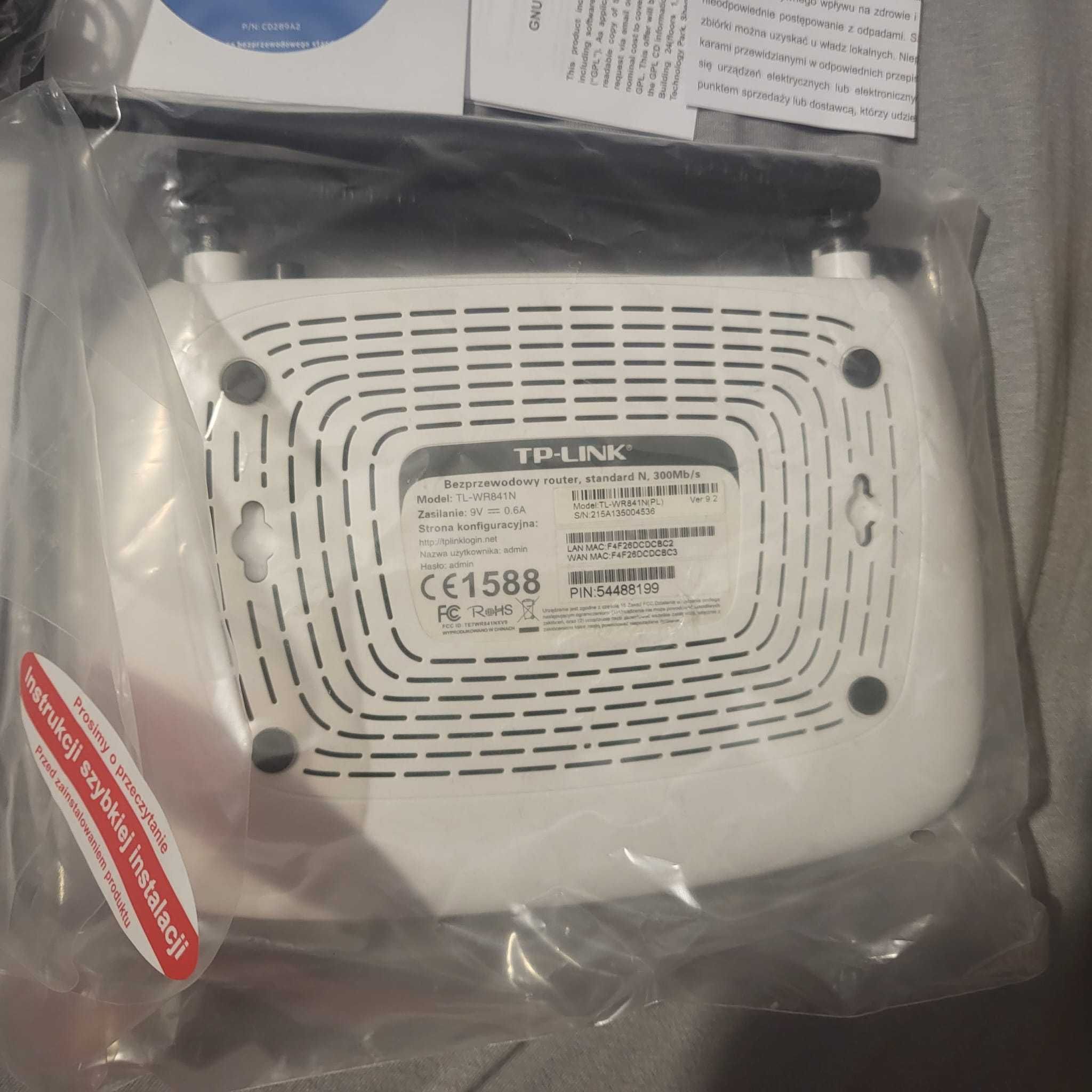 TP Link TL-WR841N z zasilaczem i płytą