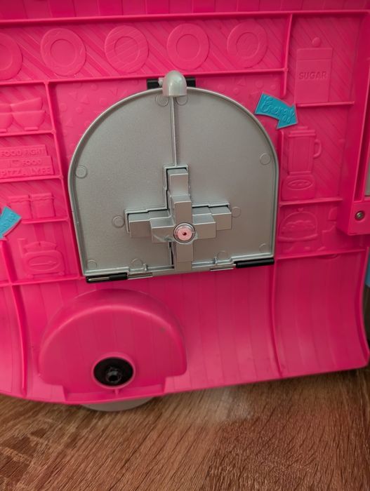 Camper LOL świeci trabi