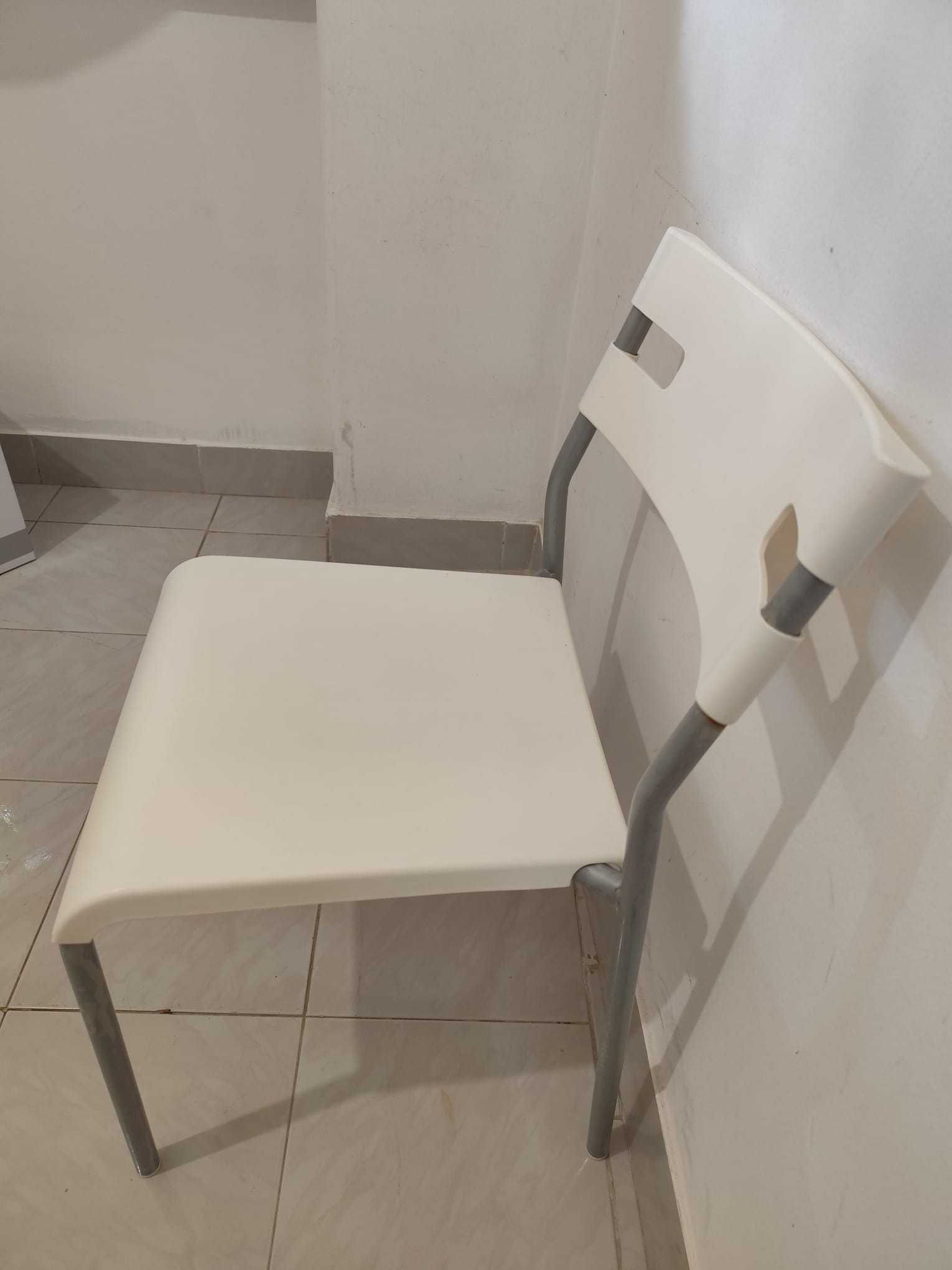 Mesa Melltorp com 4 cadeiras branca Ikea