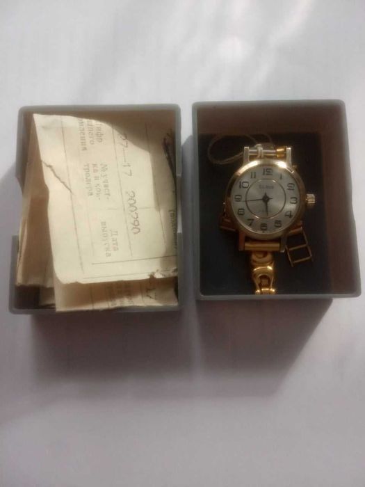 Жіночий годинник Slava, СРСР, 1990, 17 каменів, позолота, новий