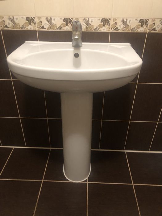 Умивальнк cersanit в ідеальному стані.