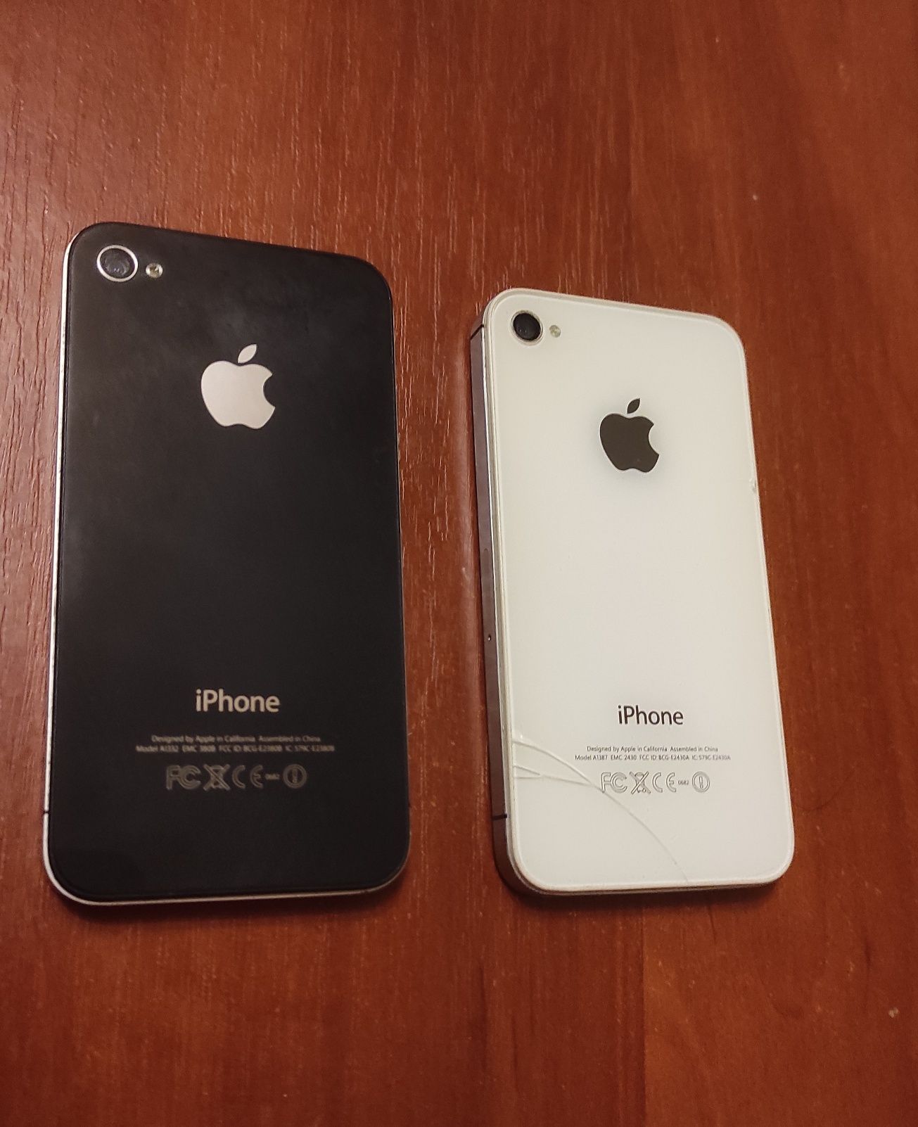 Айфон iPhone 4 чорний і білий