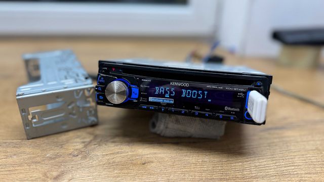 Radioodtwarzacz samochodowy Kenwood KDC-BT42U