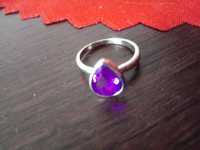 Nowy pierścionek fioletowe oczko