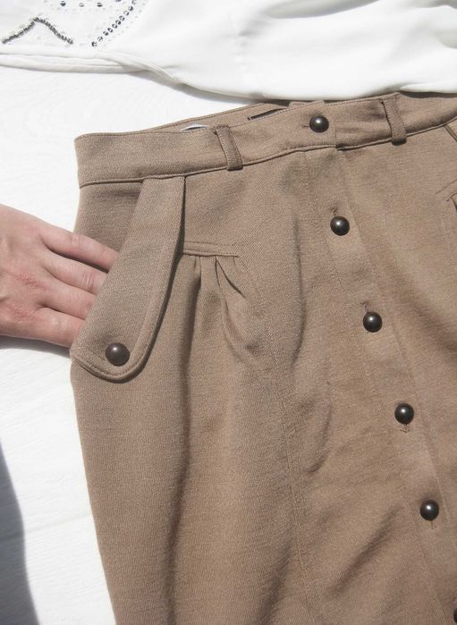 Тёплая плотная светло коричневая юбка с карманами Vero Moda S