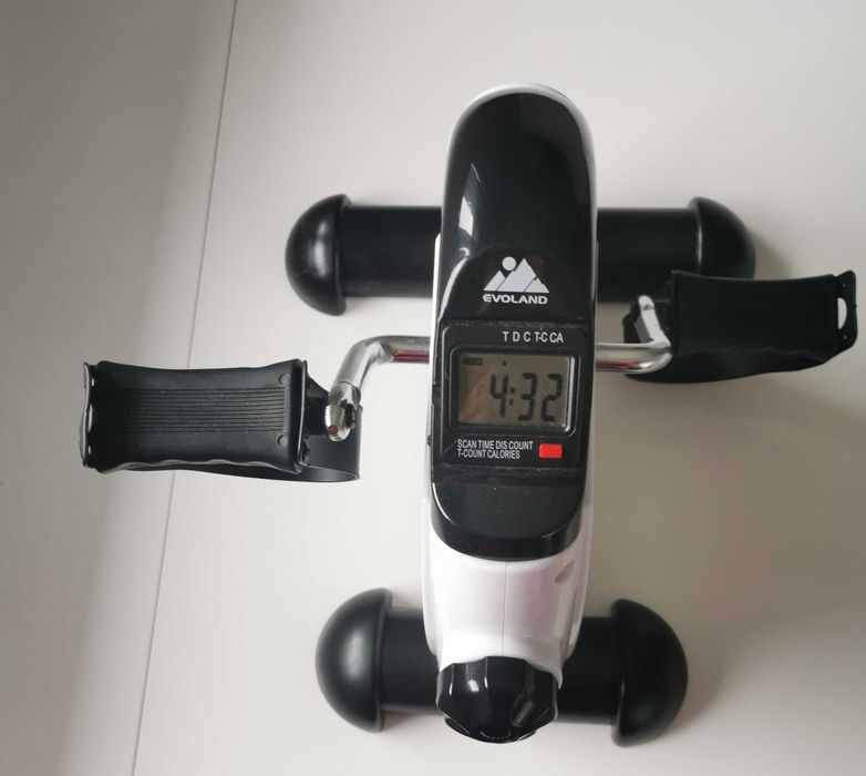Pedais para treino de pernas e braços