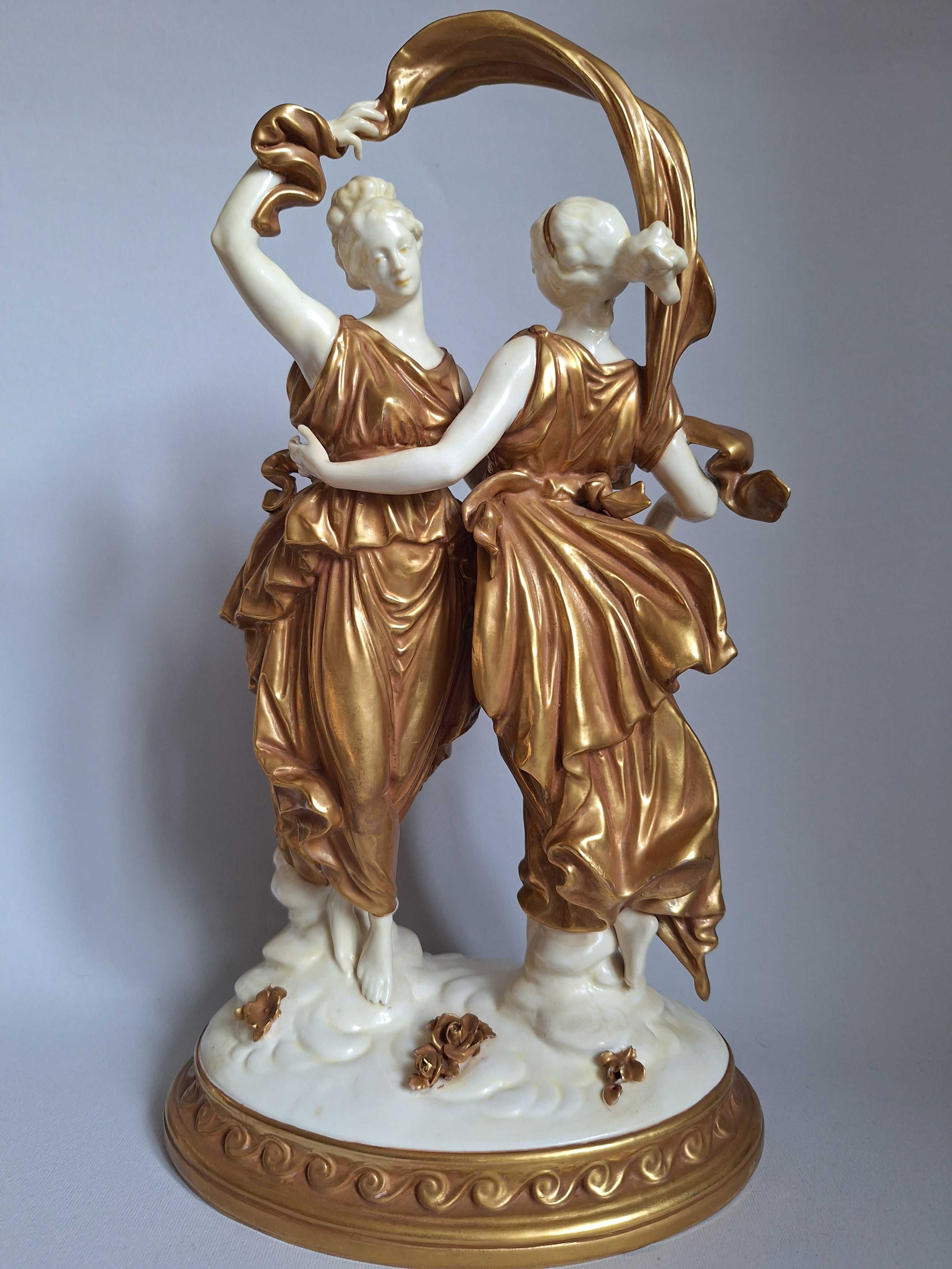 Volkstedt.Фарфоровая статуэтка двух танцовщиц в золотых платьях.