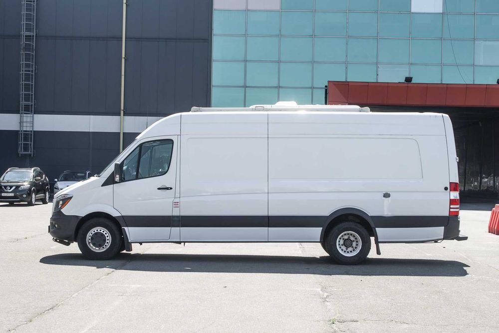 Вантажний бус Mercedes Sprinter: оренда, прокат