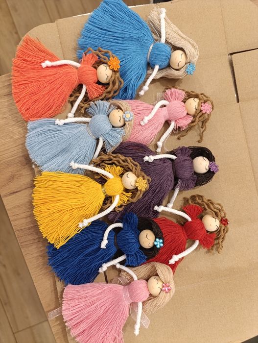 Kolorowe anioły stróże na dzień mamy babci zawieszki makrama