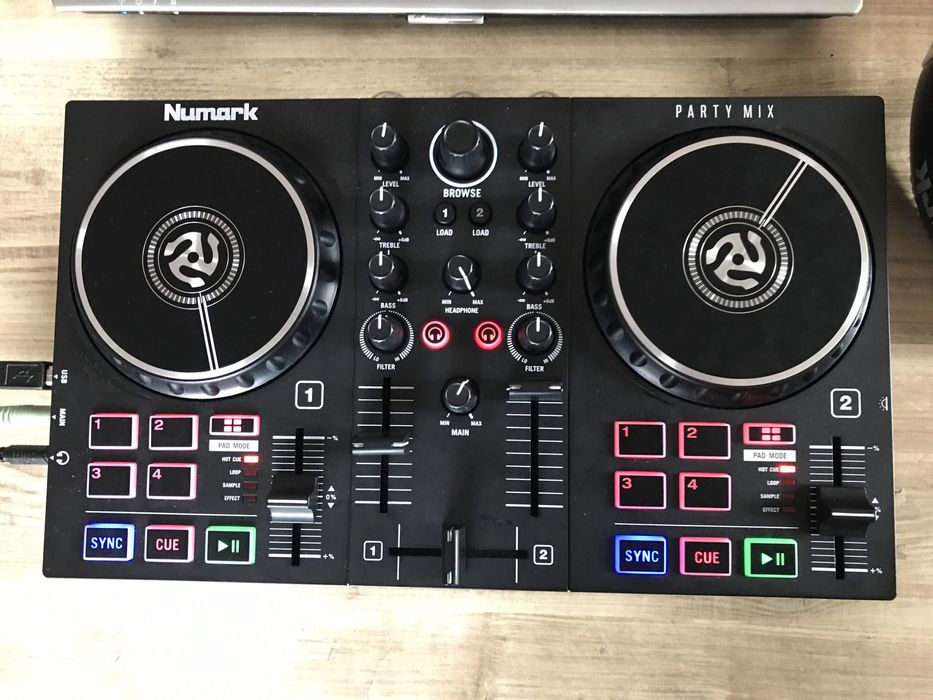 Dj контролер Numark party mix 2+ навушники.