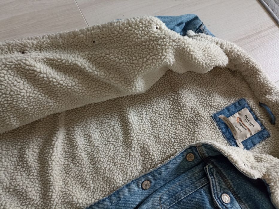 Віддам безкоштовно куртки жіночі дитяча і чоловіча