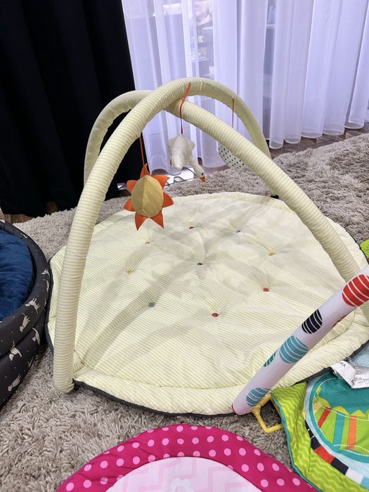 3 maty z zabawkami + jedna bez uzywnae w hodowli