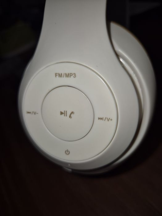 Беспроводные  наушники BASE BOOSTER.