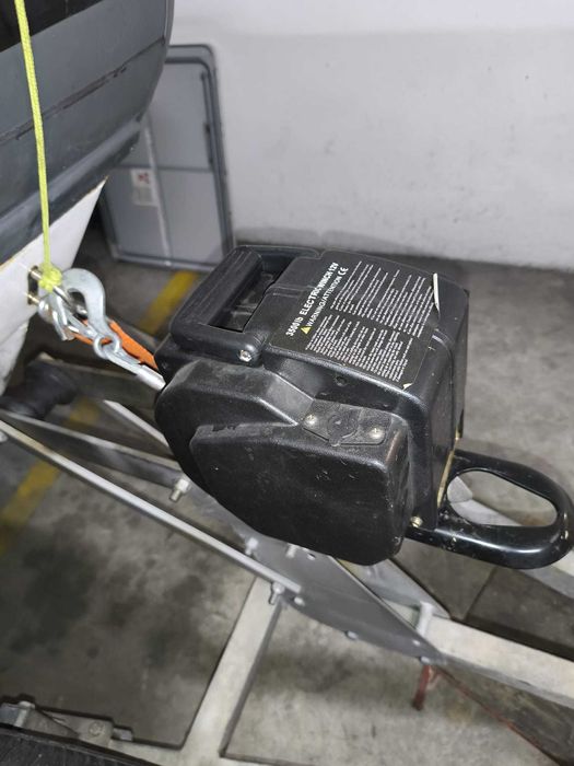 Vendo excelente semirrígido de garagem
