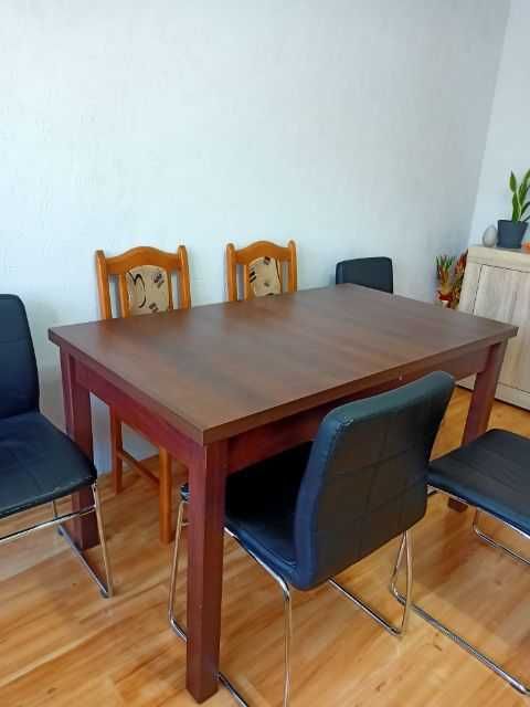 Stół rozkładany + 4 krzesła czarne