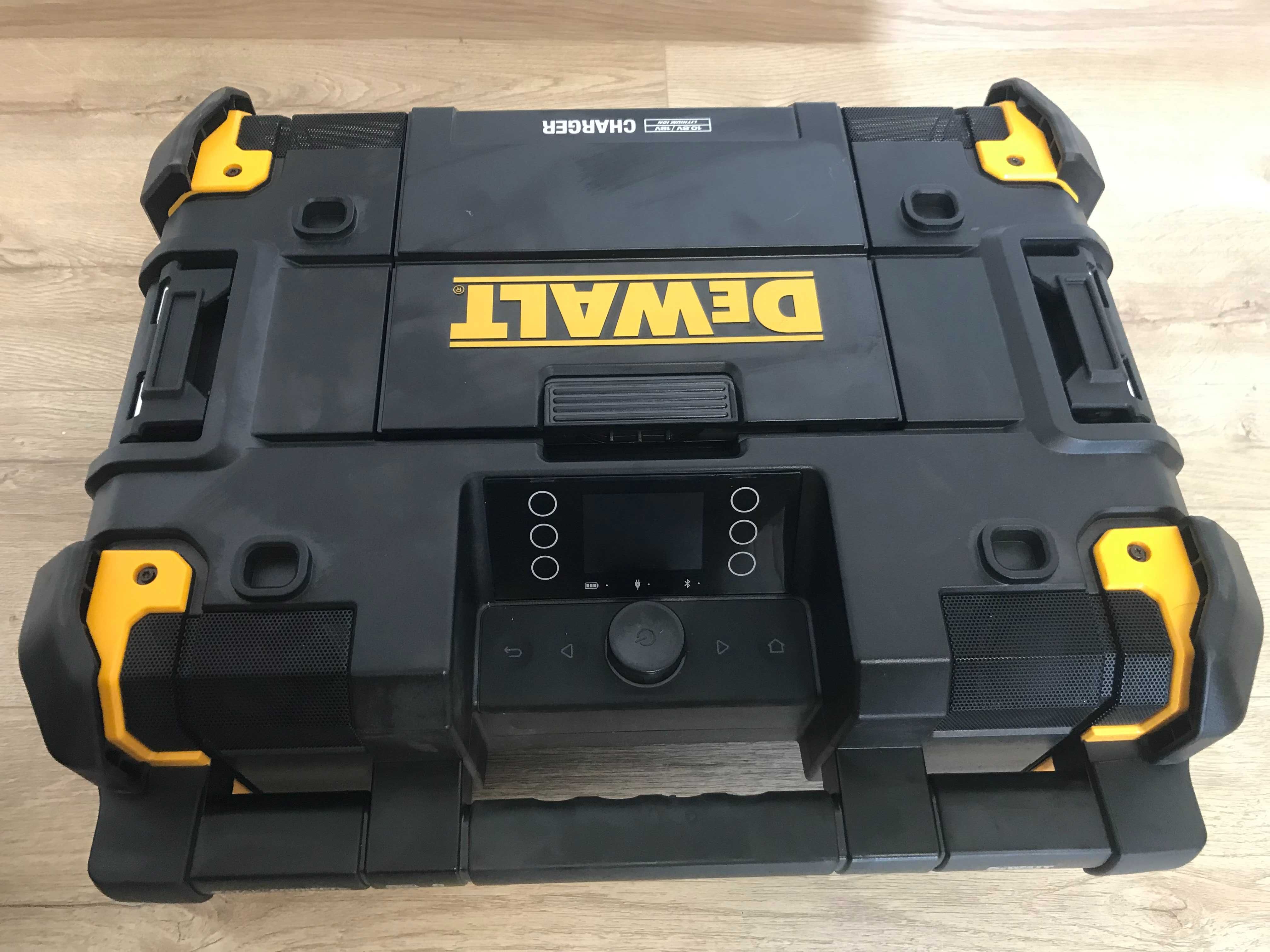 Радіоприймач-зарядний пристрій DeWALT DWST1-81079 GB з Англії