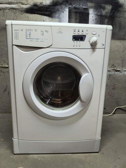 Пральна машинка Indesit